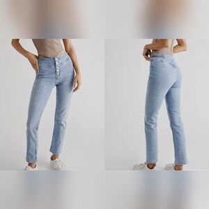 FREE PEOPLE Tex Slim-straight Silhouette High Rise Button Fly, Light wash Jeans!